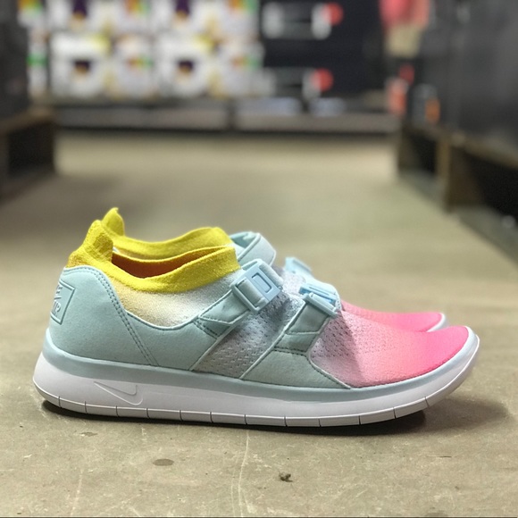 Nike Shoes - NEW Nike Air Sockracer Flyknit Multi-Color Runner